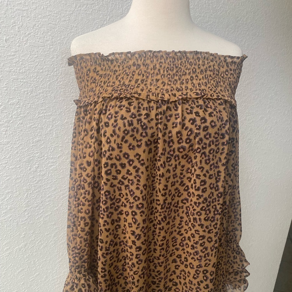 Cece Smocked‎ Off Shoulder 3/4 Tiered Ruffled Cuffs Sleeve Size M NWT